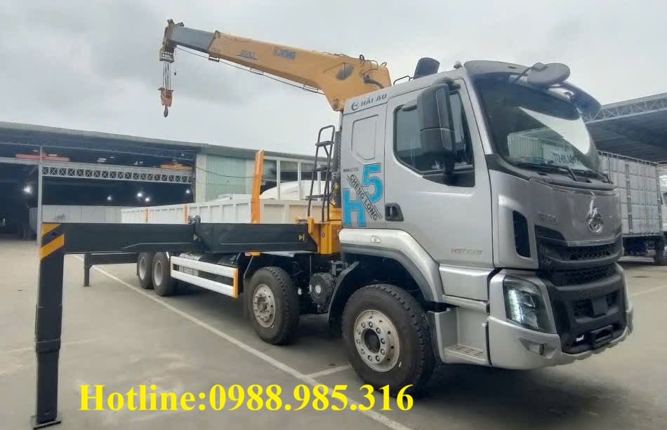 Xe tải thùng 4 chân gắn cẩu XCMG 16 Tấn